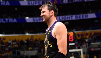 爱游戏登入-东契奇单场贡献至少40分10助攻且0失误 成为湖人队史首人|北京|奥斯卡-罗伯特森|克利夫兰骑士队|卢卡-东契奇|洛杉矶湖人队_新浪体育_新浪新闻