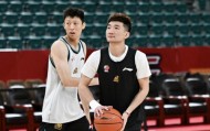 爱游戏登陆入口-背水一战迎来复出？孙铭徽现身浙江广厦G2赛前踩场训练